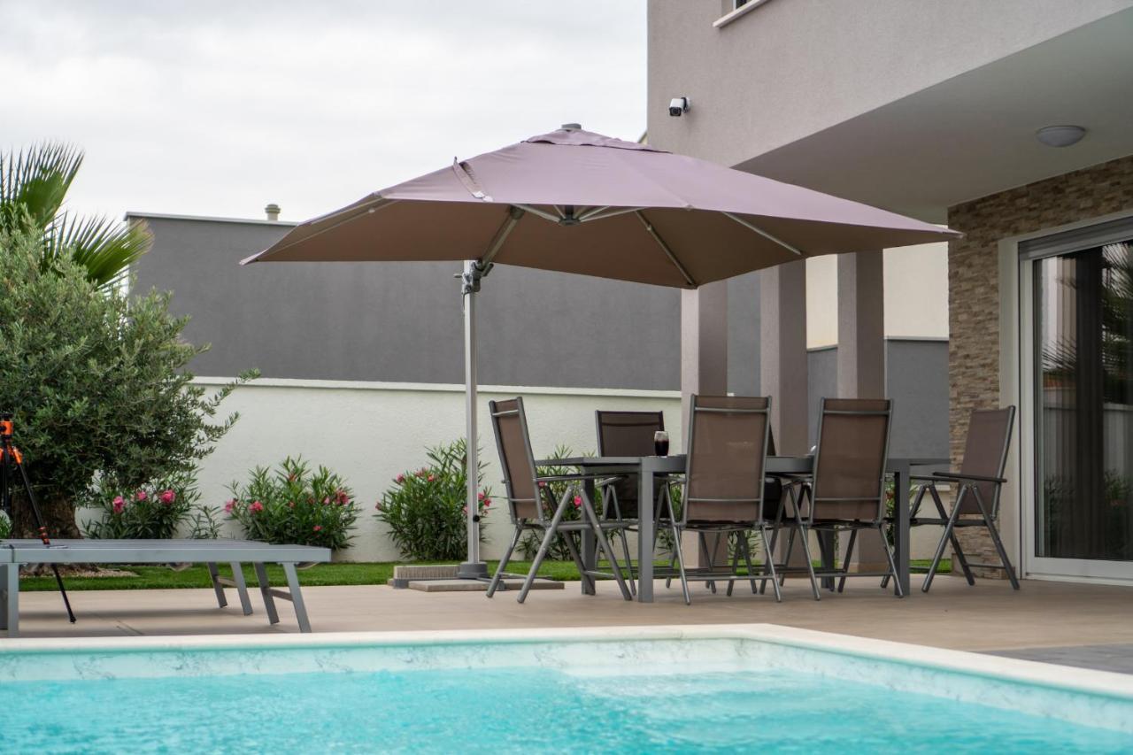 Villa Dea - Dein Rueckzugsort Am Meer Mit Beheiztem Pool Vrsi Esterno foto